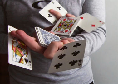 Δροσίστε τη μαγική κάρτα τεχνολογίας καρτών στις μαγικές δεξιότητες και τις τεχνικές πόκερ τεχνάσματος τσεπών