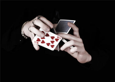 Η επαγγελματική περιστροφή περικοπών τοποθετεί αιχμή στα παίζοντας τεχνάσματα καρτών για μαγικό παρουσιάζει/πόκερ εξαπατά