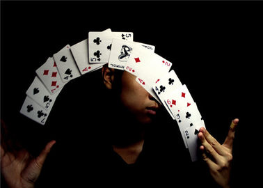 Η επαγγελματική τεχνολογία καρτών τεσσάρων άσσων μαγική/η κάρτα πόκερ εξαπατά τις δεξιότητες και τις τεχνικές
