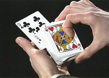 Οι βασίλισσες στην κάρτα διακοπτών άσσων εξαπατούν τις μαγικές δεξιότητες και τις τεχνικές πόκερ